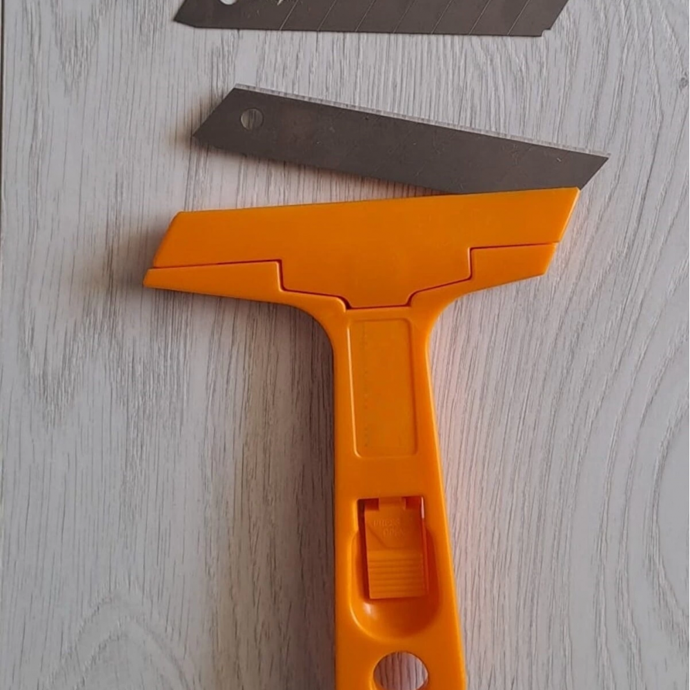 Çok Fonksiyonlu Profesyonel Cam Kazıma Bıçağı 2 Adet Yedek Bıçak Hediyeli